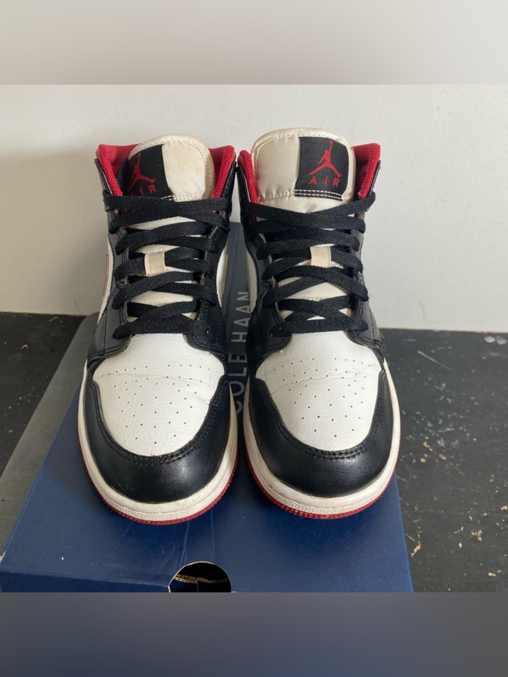 Jordan 1 Mid Metallic Red Size 6Y